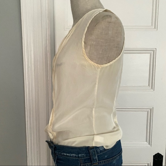 Banana Back button silk sleeveless top - Picture 3 of 6